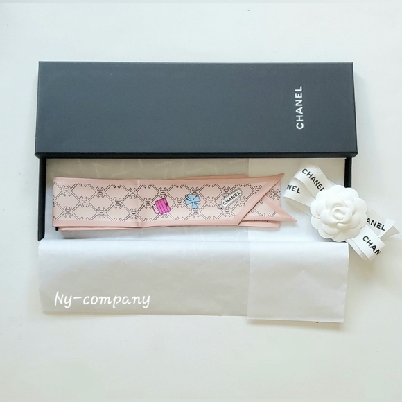 (SALE)Chanel Iconic Print Silk Twilly Brand New - Picture 2 of 2
